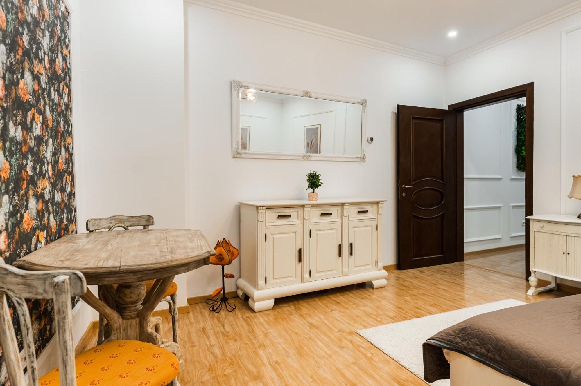 Appartement Apollonia Estate Old Town Big And Luxurious à Braşov Extérieur photo
